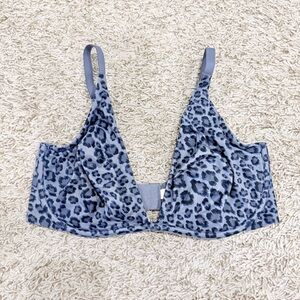 Victoria’s Secret Animal Print Incredible Unlined Plunge Bra 
Women’s Size 34DD